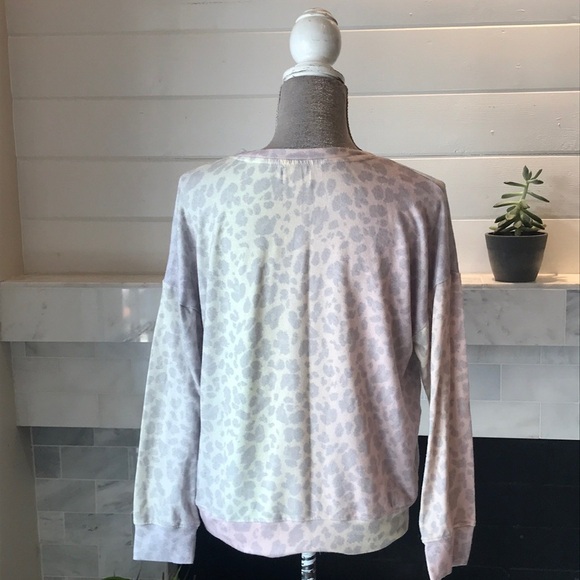 Sundry Pink Leopard Cozy Soft Crewneck Sweater Size Small - Picture 9 of 16